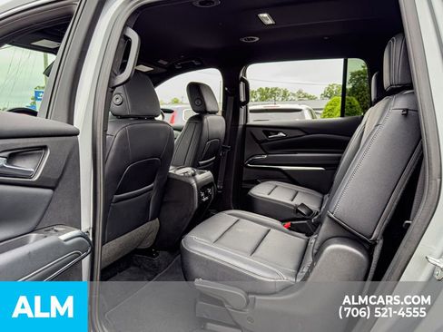 Used 2025 Chevrolet Traverse LT AWD/4WD image 15