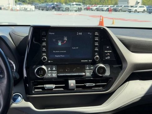 Used 2020 Toyota Highlander LE AWD/4WD image 14