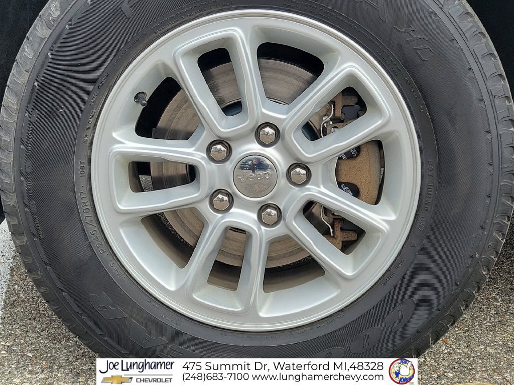 Used 2020 Jeep Grand Cherokee Laredo AWD/4WD image 33