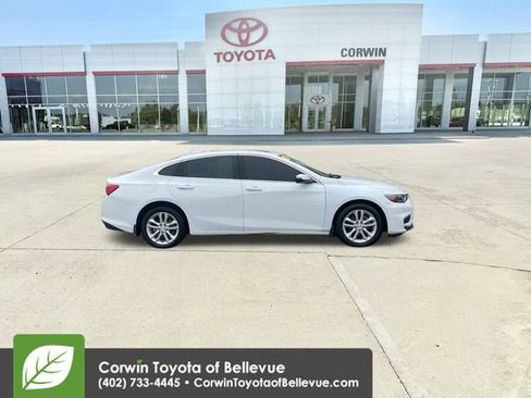 Used 2017 Chevrolet Malibu LT image 9