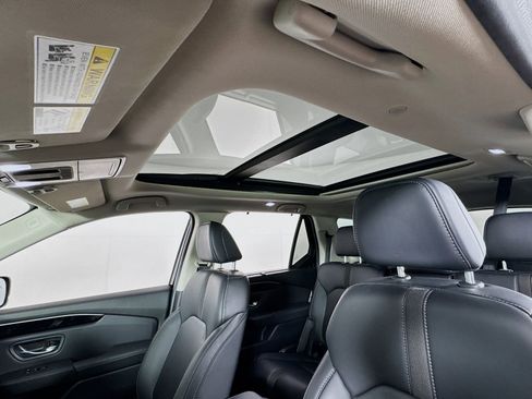 Used 2025 Honda Pilot Touring image 15
