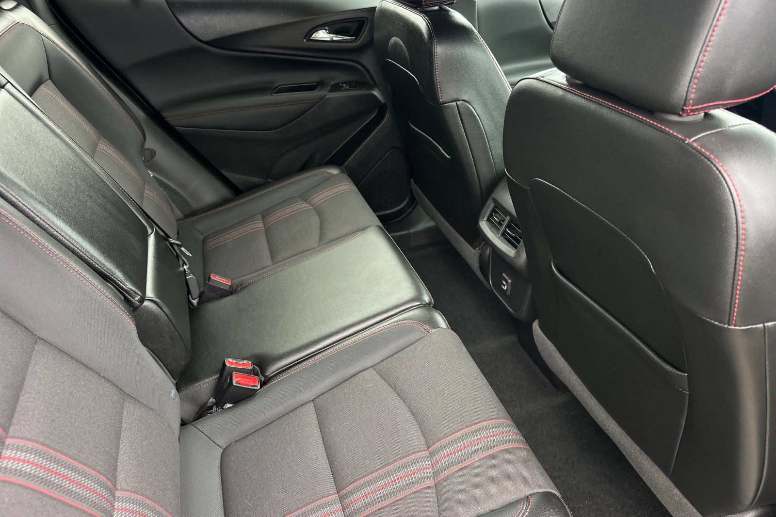 Used 2023 Chevrolet Equinox RS FWD image 19