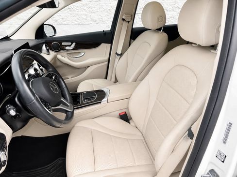 Used 2021 Mercedes-Benz GLC 300 image 2