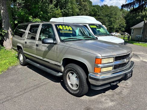 Used 1999 Chevrolet Suburban 4WD w/ Preferred Equipment Group 3 image 2
