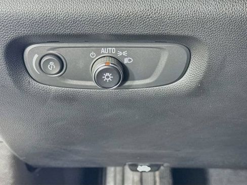 Used 2022 Chevrolet Traverse Premier FWD image 10