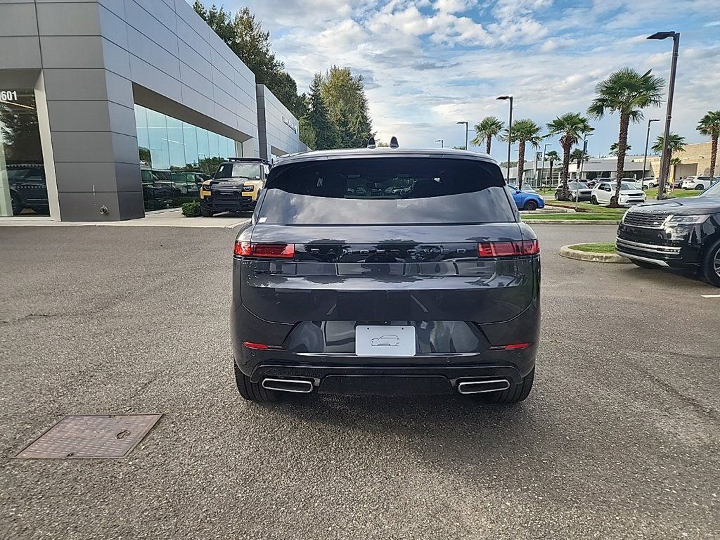 New 2026 Land Rover Range Rover Sport Dynamic SE AWD/4WD image 4