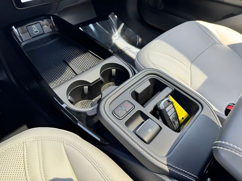 Certified 2025 Ford Mustang Mach-E Premium AWD/4WD image 33