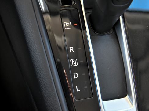 Used 2023 Nissan Versa SV FWD image 23