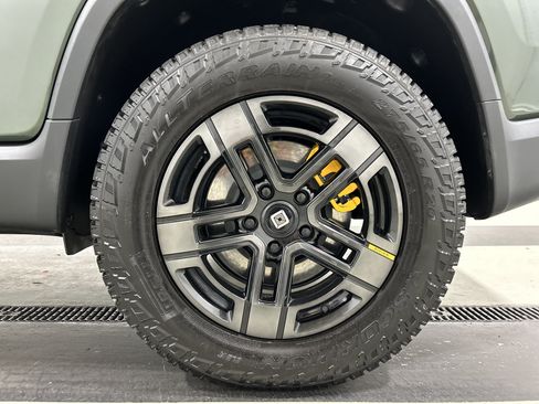 Used 2025 Rivian R1T Premium AWD/4WD image 10