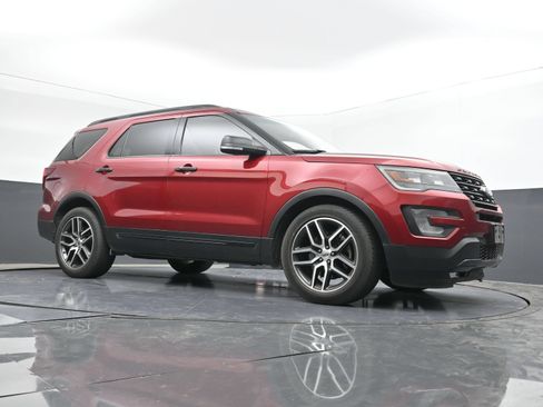 Used 2016 Ford Explorer Sport w/ Equipment Group 401A AWD/4WD image 26