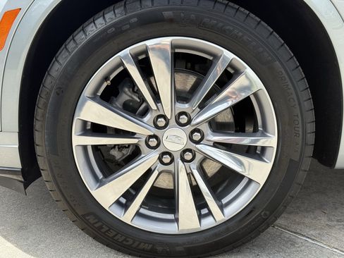 Used 2025 Cadillac XT6 Premium Luxury image 12