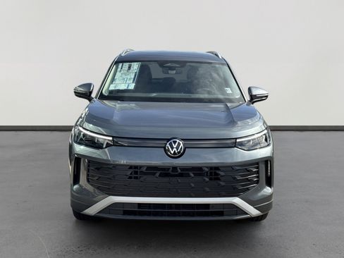 New 2026 Volkswagen Tiguan SE FWD image 2