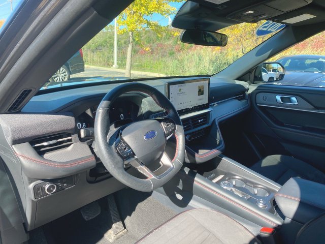 Used 2025 Ford Explorer ST-Line w/ ST-Line Street Pack AWD/4WD image 10