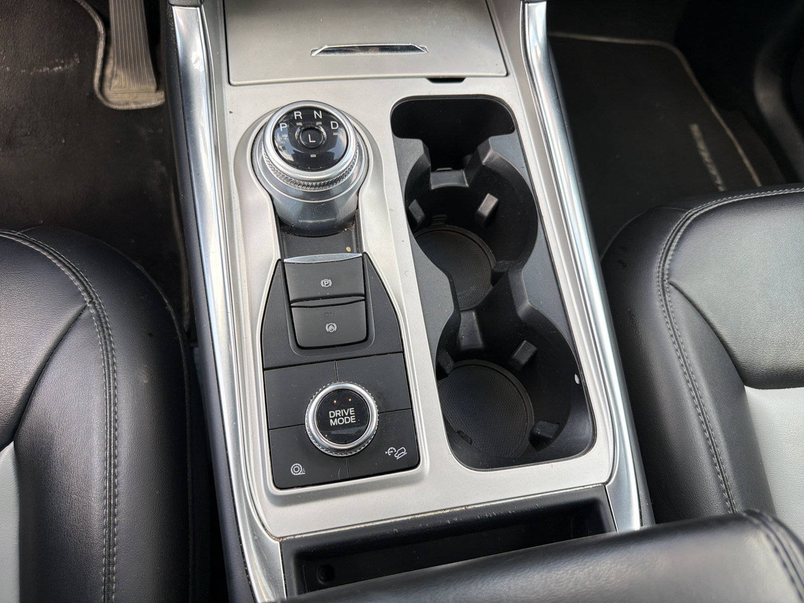 Used 2022 Ford Explorer XLT w/ XLT Sport Appearance Package AWD/4WD image 11