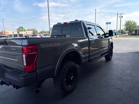 Used 2022 Ford F250 Platinum w/ Tremor Off-Road Package AWD/4WD image 18