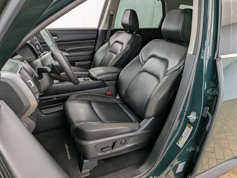Used 2025 Nissan Pathfinder SL w/ SL Premium Package AWD/4WD image 11