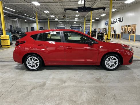 Certified 2025 Subaru Impreza 2.0i image 9