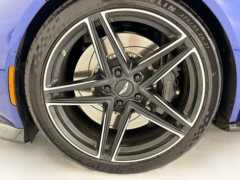 Used 2025 Aston Martin V8 Vantage Coupe image 25