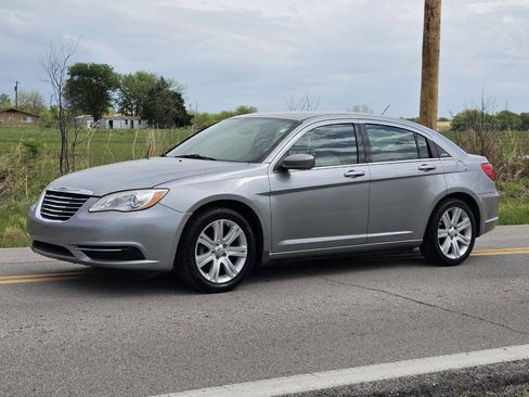 Used 2013 Chrysler 200 Touring image 2
