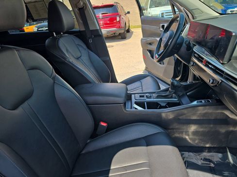 Used 2025 Kia Sorento S w/ Panoramic Sunroof Package FWD image 10