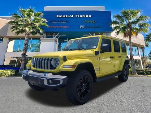 Used 2024 Jeep Wrangler Unlimited Sahara w/ Safety Group image 9