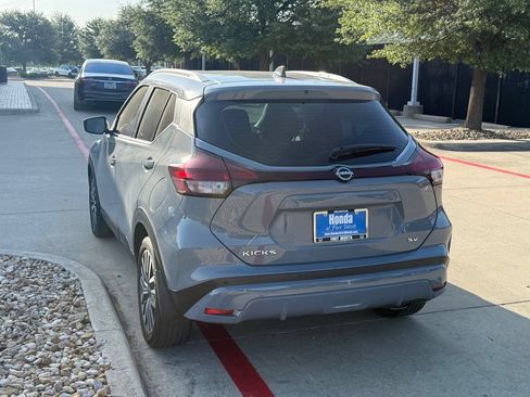Used 2023 Nissan Kicks SV FWD image 3