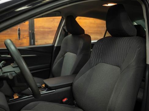 Used 2025 Toyota Camry LE image 10