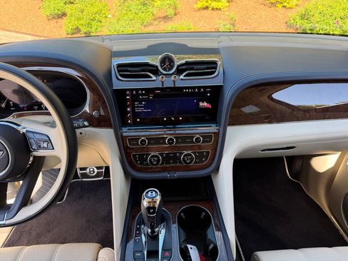 Used 2021 Bentley Bentayga AWD/4WD image 4