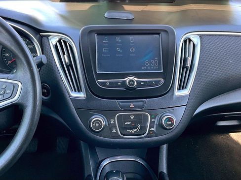 Used 2018 Chevrolet Malibu LT FWD image 6