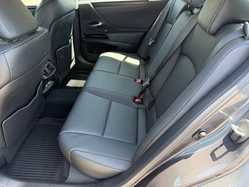 Used 2024 Lexus ES 250 w/ Premium Package AWD/4WD image 11