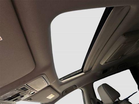 Used 2022 Honda Odyssey Elite image 22