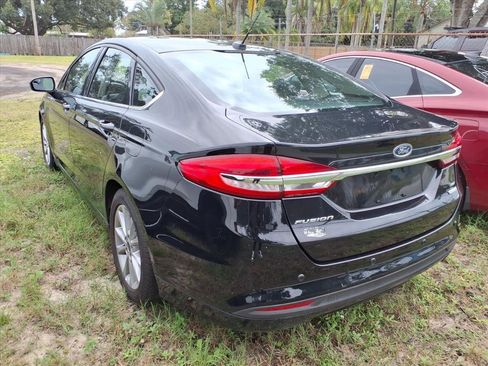 Used 2017 Ford Fusion SE image 4