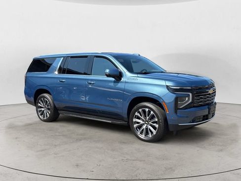 Used 2026 Chevrolet Suburban High Country AWD/4WD image 3