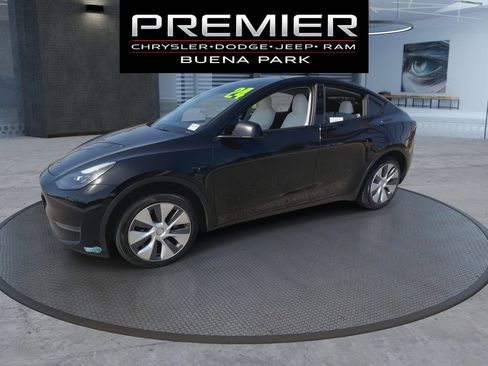 Used 2024 Tesla Model Y Long Range RWD image 4