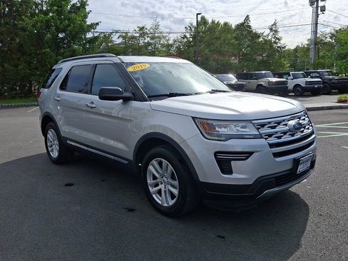 Used 2019 Ford Explorer XLT AWD/4WD image 3