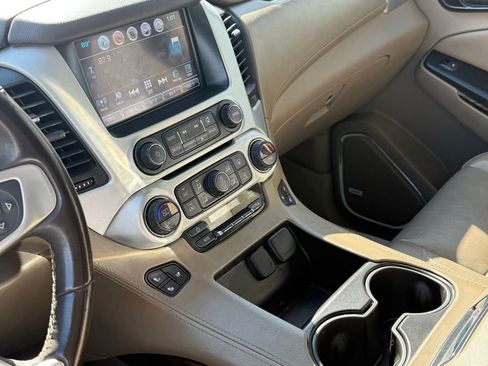 Used 2020 GMC Yukon XL SLT w/ Premium Edition image 19