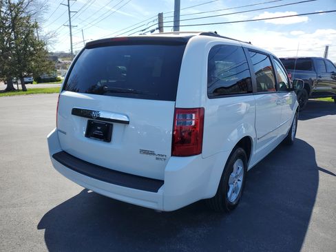 Used 2010 Dodge Grand Caravan SXT image 3