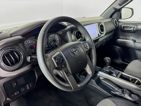 Used 2022 Toyota Tacoma TRD Off-Road w/ Technology Package image 8