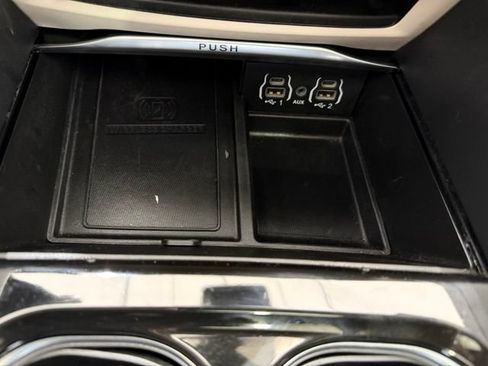 Used 2023 Chrysler Pacifica Limited FWD image 41