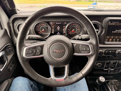 Used 2022 Jeep Wrangler Unlimited Sahara AWD/4WD image 17