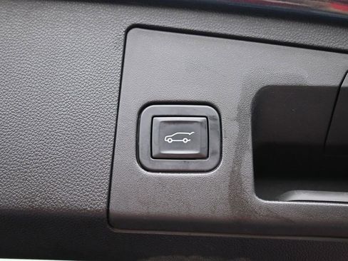 Used 2019 Cadillac XT4 Premium Luxury image 36