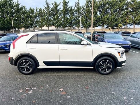 Certified 2024 Kia Niro EX image 5