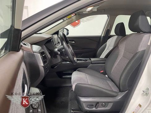 Used 2023 Nissan Rogue SV image 12