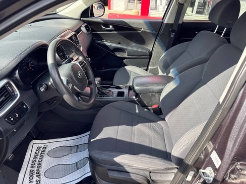Used 2019 Kia Sorento FWD image 13