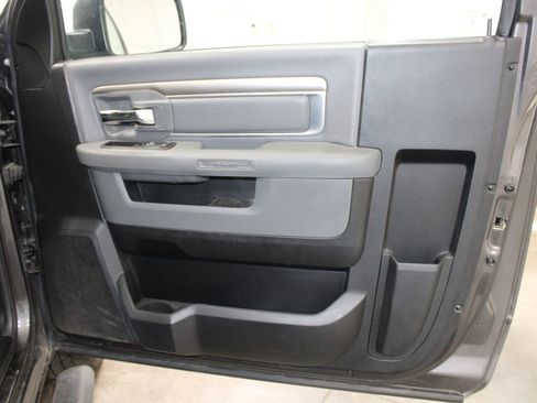 Used 2015 RAM 1500 Express RWD image 33
