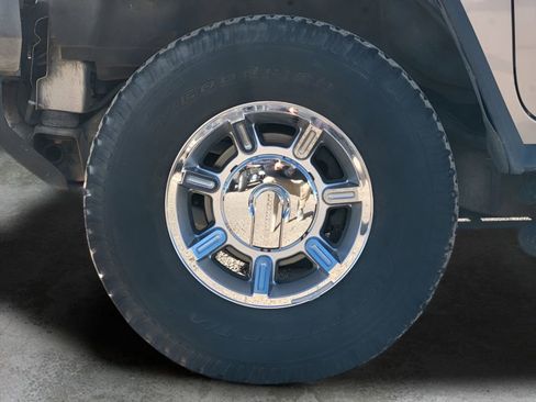 Used 2005 HUMMER H2 SUT w/ Preferred Equipment Group image 10