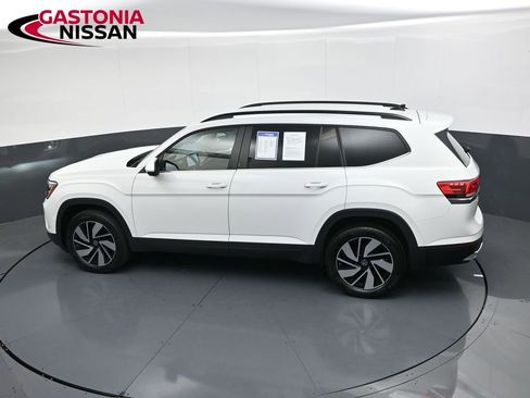 Used 2024 Volkswagen Atlas SE image 25