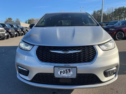 New 2026 Chrysler Pacifica Select image 2