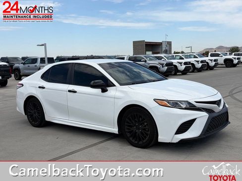 Used 2020 Toyota Camry SE w/ Carpet Mat Package FWD image 1