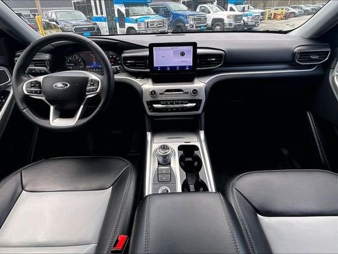 Used 2024 Ford Explorer XLT w/ Equipment Group 202A image 16